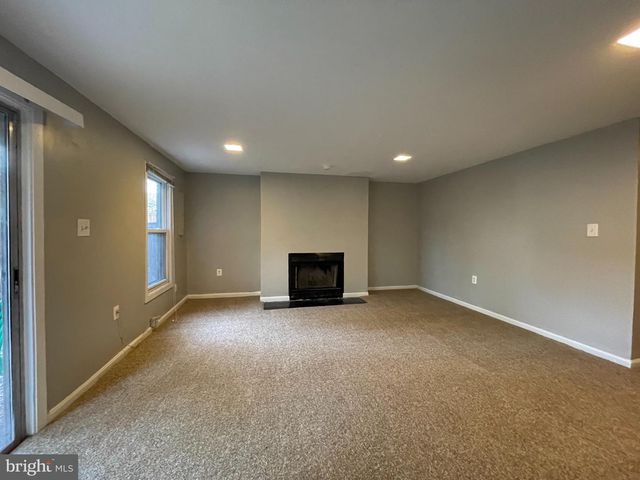 14262 HERITAGE CROSSING LN, Centreville, VA 20120
