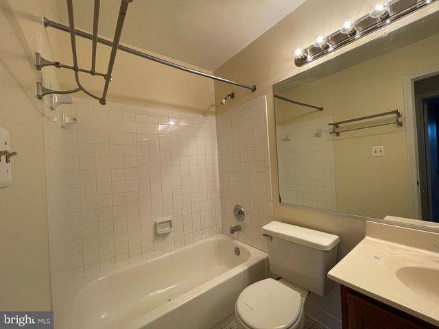 14262 HERITAGE CROSSING LN, Centreville, VA 20120