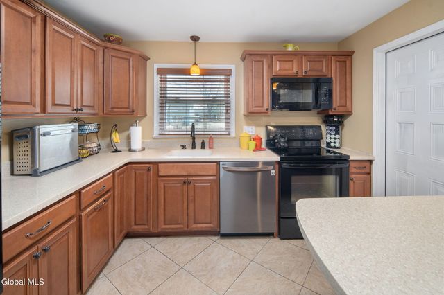 52 Hanes Street, Guilderland, NY 12203