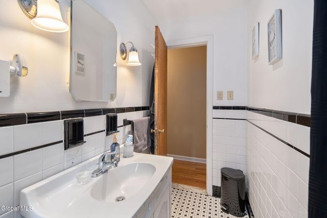 52 Hanes Street, Guilderland, NY 12203