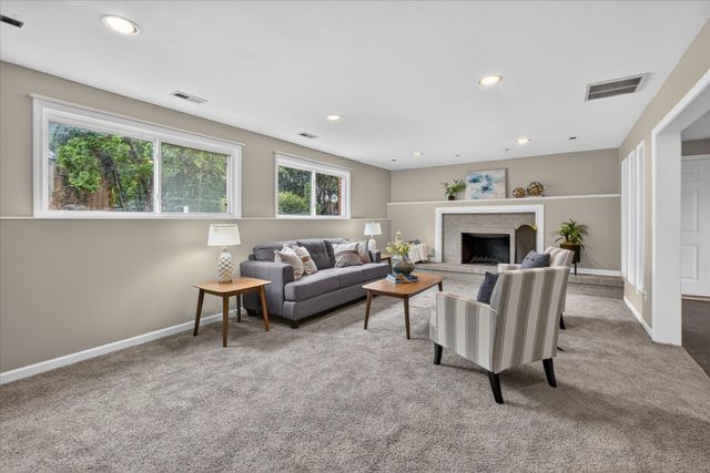 3348 Tacoma Circle, Ann Arbor, MI 48108