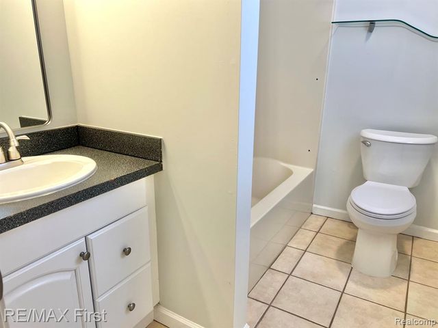 1650 Woodward Hts, Ferndale, MI 48220