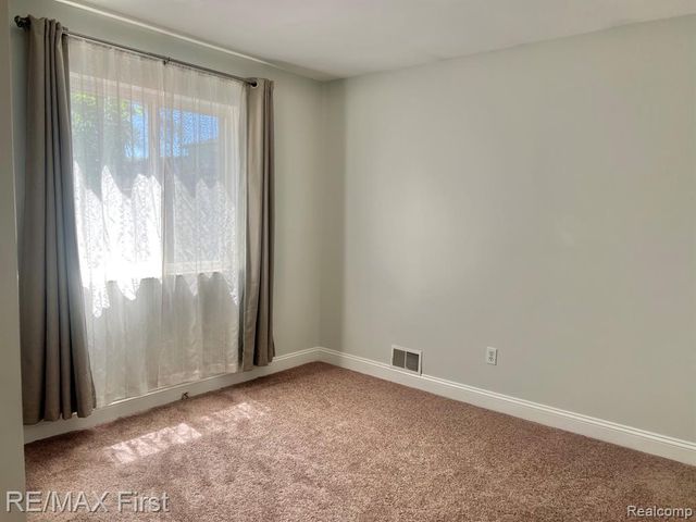 1650 Woodward Hts, Ferndale, MI 48220