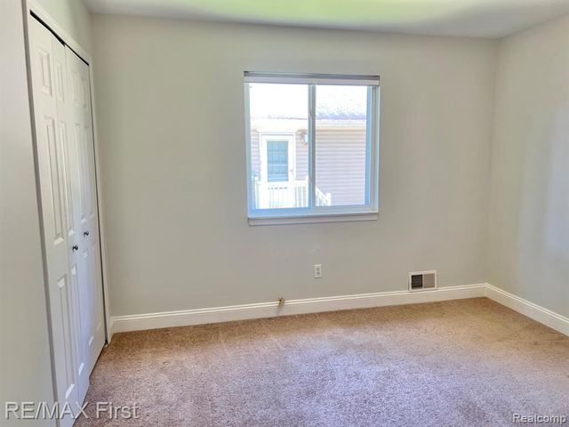 1650 Woodward Hts, Ferndale, MI 48220