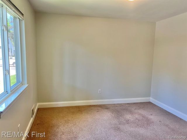1650 Woodward Hts, Ferndale, MI 48220