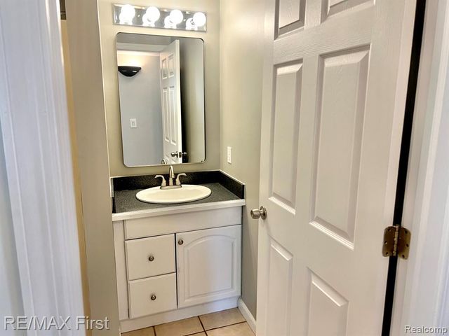 1650 Woodward Hts, Ferndale, MI 48220