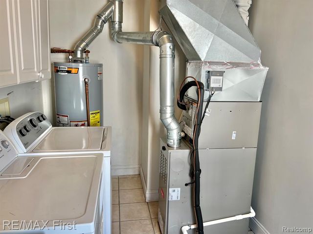 1650 Woodward Hts, Ferndale, MI 48220