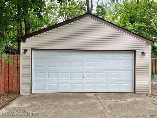 1650 Woodward Hts, Ferndale, MI 48220