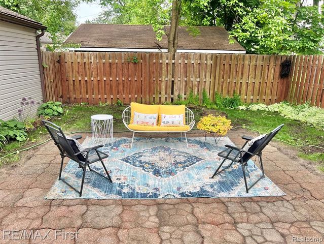 1650 Woodward Hts, Ferndale, MI 48220