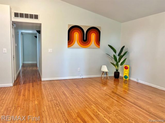 1650 Woodward Hts, Ferndale, MI 48220