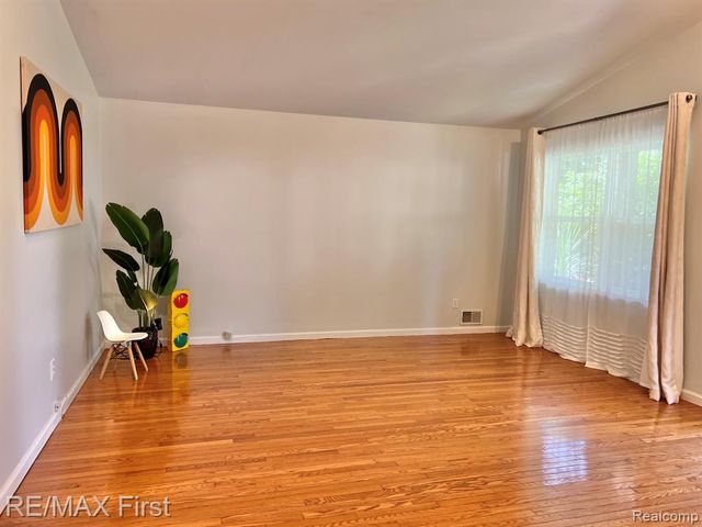 1650 Woodward Hts, Ferndale, MI 48220