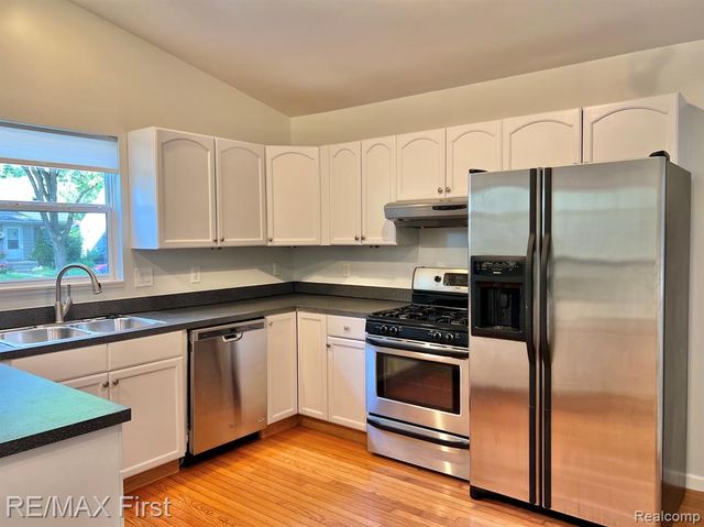 1650 Woodward Hts, Ferndale, MI 48220