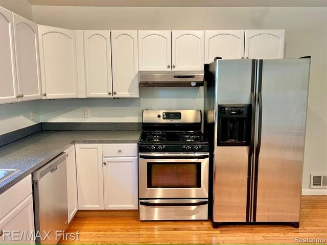 1650 Woodward Hts, Ferndale, MI 48220