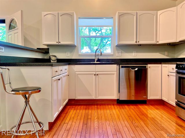 1650 Woodward Hts, Ferndale, MI 48220