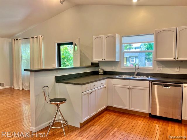 1650 Woodward Hts, Ferndale, MI 48220