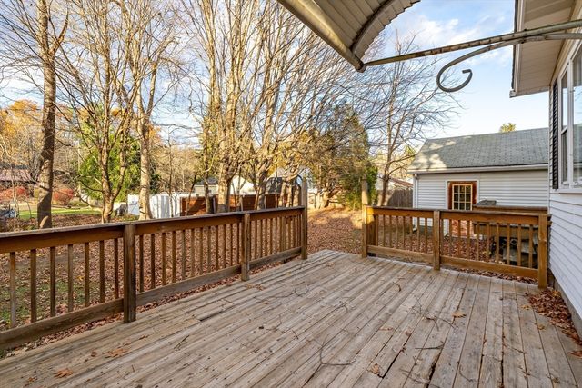 33 Howard Ave, Easthampton, MA 01027