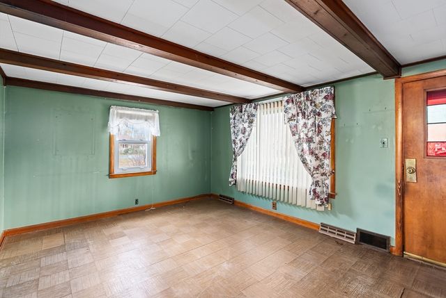 33 Howard Ave, Easthampton, MA 01027