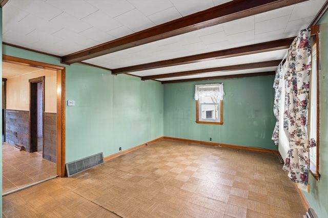 33 Howard Ave, Easthampton, MA 01027