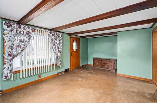 33 Howard Ave, Easthampton, MA 01027