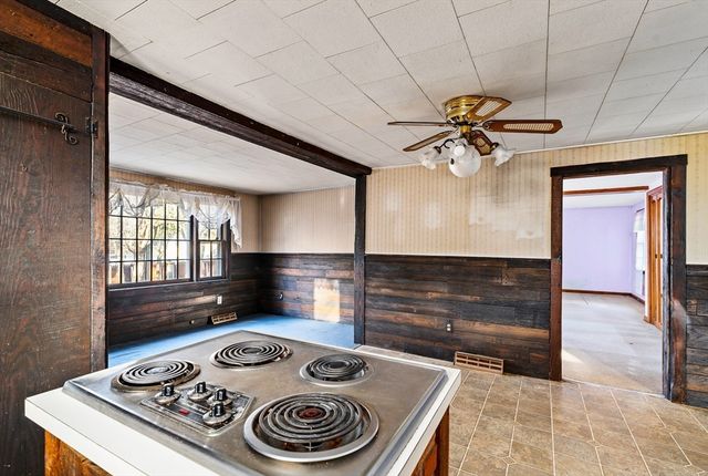 33 Howard Ave, Easthampton, MA 01027