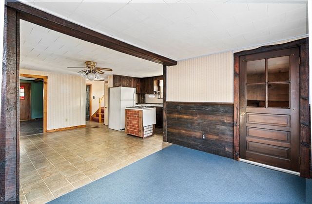 33 Howard Ave, Easthampton, MA 01027