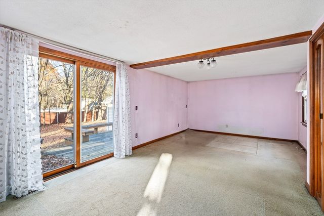 33 Howard Ave, Easthampton, MA 01027