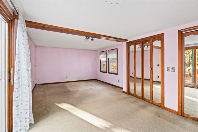 33 Howard Ave, Easthampton, MA 01027