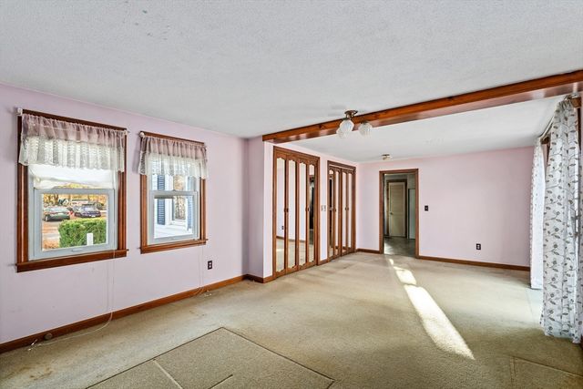 33 Howard Ave, Easthampton, MA 01027