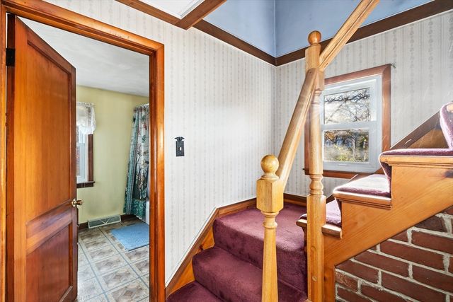 33 Howard Ave, Easthampton, MA 01027