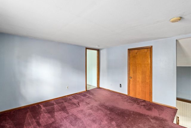 33 Howard Ave, Easthampton, MA 01027