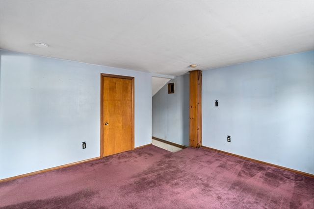 33 Howard Ave, Easthampton, MA 01027