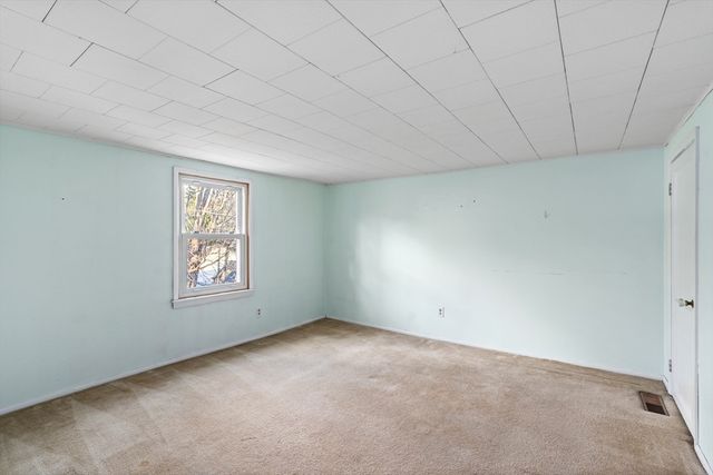 33 Howard Ave, Easthampton, MA 01027