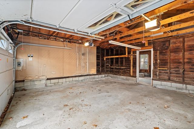 33 Howard Ave, Easthampton, MA 01027