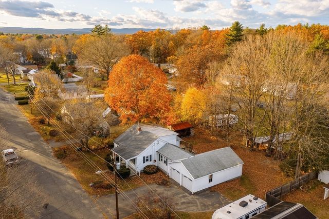 33 Howard Ave, Easthampton, MA 01027