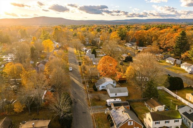 33 Howard Ave, Easthampton, MA 01027