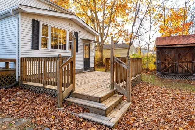 33 Howard Ave, Easthampton, MA 01027