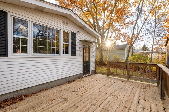 33 Howard Ave, Easthampton, MA 01027