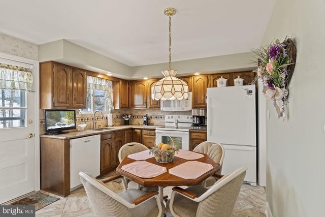 1010 HANCOCK DR, Blackwood, NJ 08012