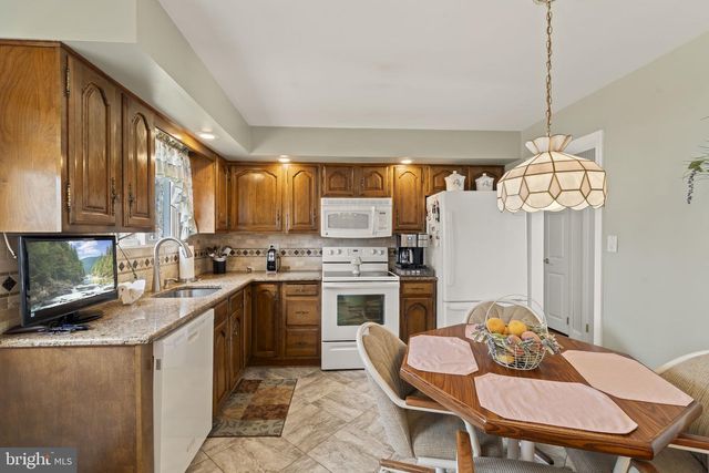 1010 HANCOCK DR, Blackwood, NJ 08012