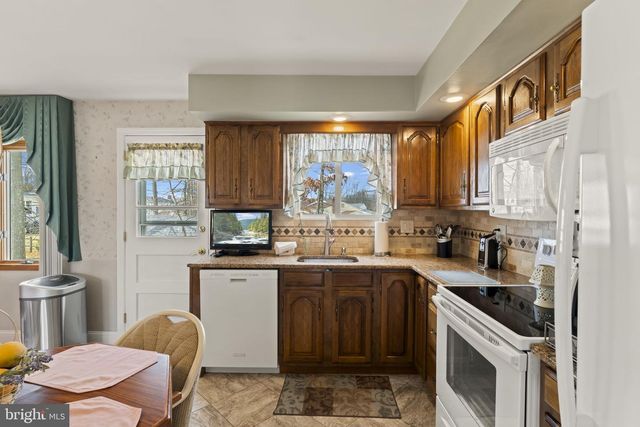 1010 HANCOCK DR, Blackwood, NJ 08012