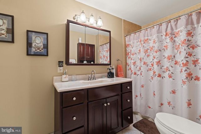 1010 HANCOCK DR, Blackwood, NJ 08012