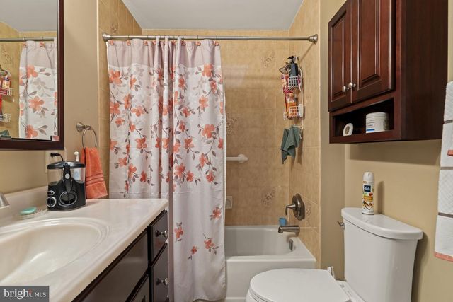 1010 HANCOCK DR, Blackwood, NJ 08012