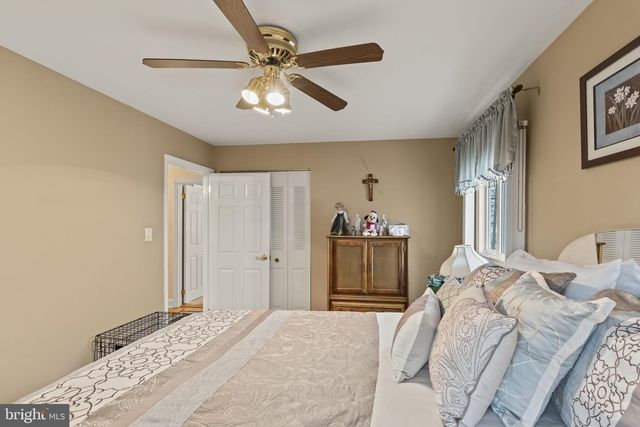 1010 HANCOCK DR, Blackwood, NJ 08012