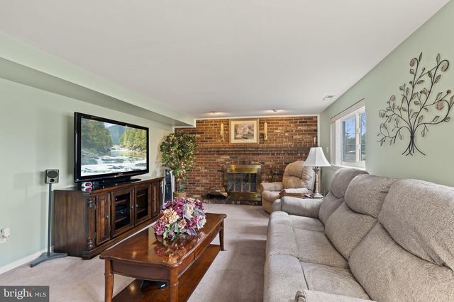 1010 HANCOCK DR, Blackwood, NJ 08012