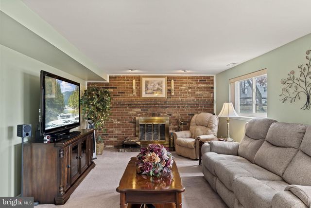 1010 HANCOCK DR, Blackwood, NJ 08012