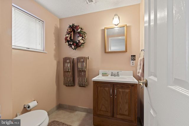 1010 HANCOCK DR, Blackwood, NJ 08012