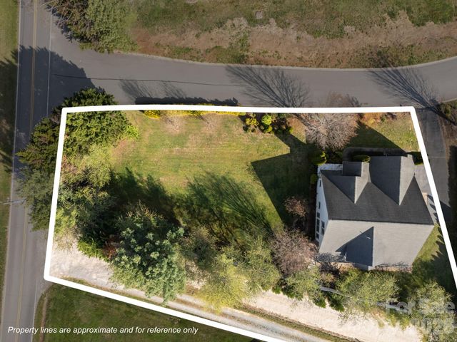 4 AMARETTO Drive, Candler, NC 28715
