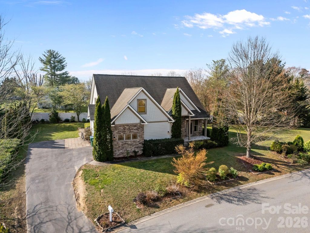 4 AMARETTO Drive, Candler, NC 28715