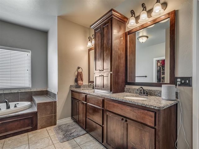 11600 Mallorca Drive, Oklahoma City, OK 73173