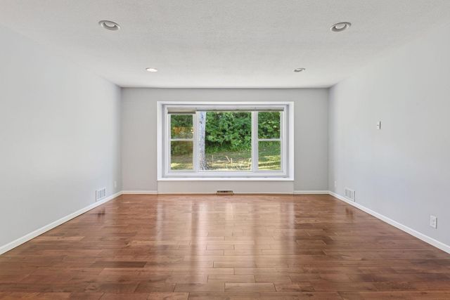 2465 Brunswick Avenue N, Golden Valley, MN 55422